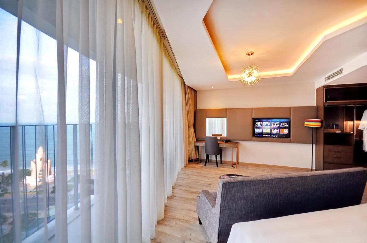 Panorama Central Nha Trang- Vietnam'S Highest Infinitive Rooftop Pool Exterior foto