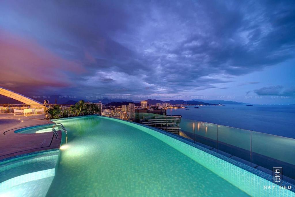 Panorama Central Nha Trang- Vietnam'S Highest Infinitive Rooftop Pool Exterior foto